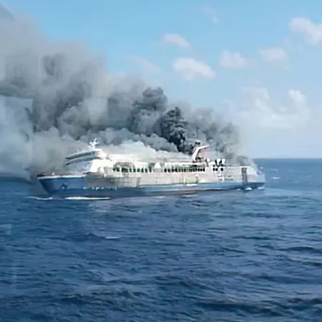 Ferry indonesio se incendió en el mar el domingo, dejando cinco muertos. Foto: EFE